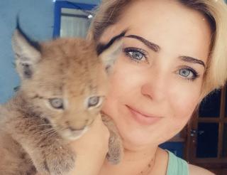 Alena Protsenko, a resident of Donbass, is building a shelter for wild animals alone